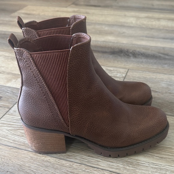 MIA brown booties size 8 - Picture 2 of 6